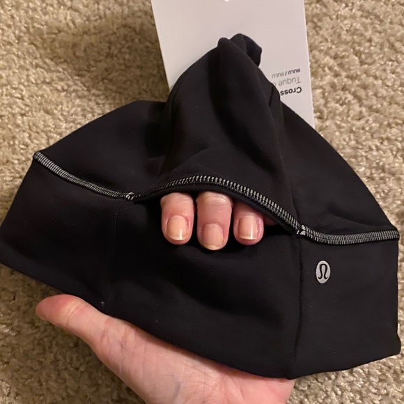 Lululemon Black Cross Chill Run Beanie Winter Hat - Picture 3 of 6